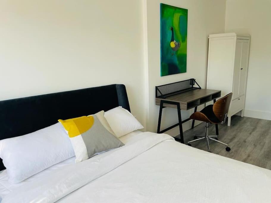 Stunning Huge Openplan 2Bed Flat Apartment Woking Bagian luar foto