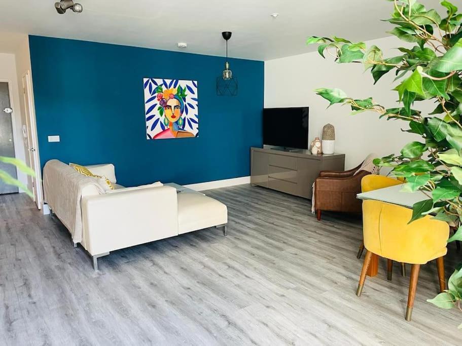 Stunning Huge Openplan 2Bed Flat Apartment Woking Bagian luar foto