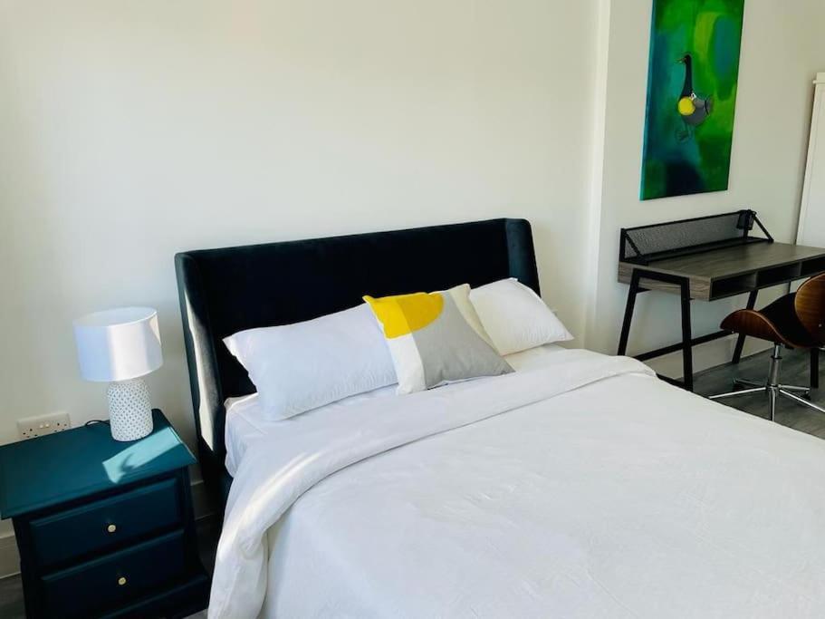 Stunning Huge Openplan 2Bed Flat Apartment Woking Bagian luar foto