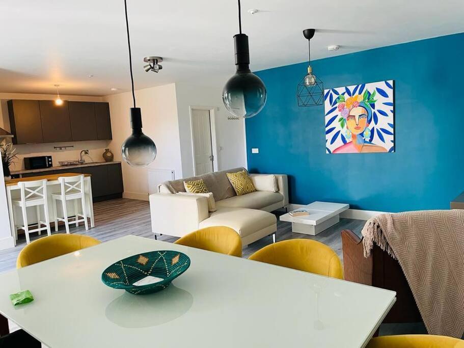 Stunning Huge Openplan 2Bed Flat Apartment Woking Bagian luar foto