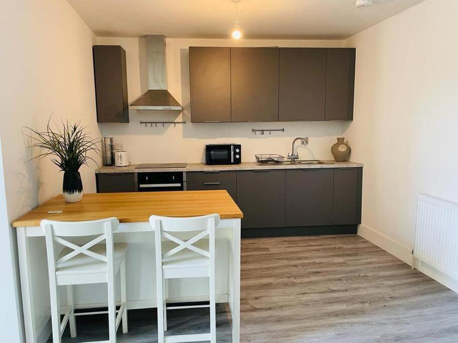Stunning Huge Openplan 2Bed Flat Apartment Woking Bagian luar foto