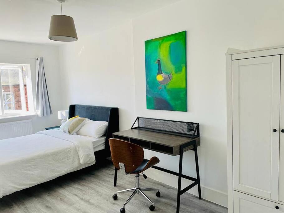 Stunning Huge Openplan 2Bed Flat Apartment Woking Bagian luar foto